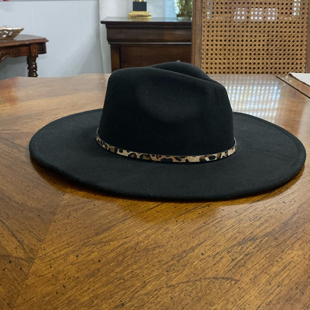 Black felt lady’s hat